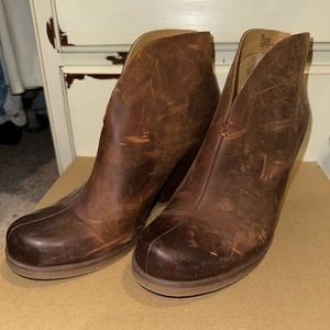 Women’s Korks leather booties, size 9